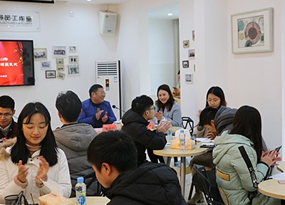公司人力資源部經(jīng)理孫益霞出席南昌大學(xué)、南昌航空大學(xué)2018年度金力永磁獎(jiǎng)學(xué)金頒發(fā)儀式